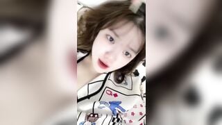 Gái xinh nứng lồn quay video show hàng đang nứng ướt nhẹp đầy nước