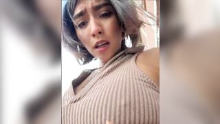 Mê mẩn em dâm xăm trổ vắt vú to rồi há mồm bú cặc lút họng