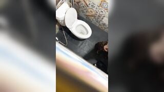 Quay lén em tây dáng múp đi đái ở nh vn