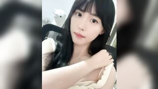 mặt em xinh cộng thêm độ dâm thần sầu như này ai làm người yêu em thật sướng