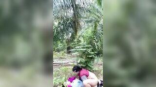 Dẫn chị hàng xóm ra ngoài vườn địt nhau vú to lồn múp sướng tê cặc