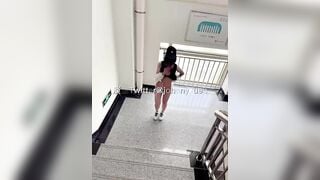 Em Thúy lẻn ra cầu thang vạch bướm cho anh hàng xóm chịch sướng