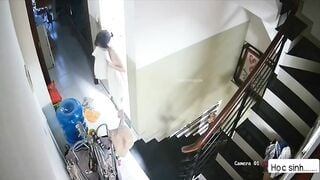 1 học sinh non tơ đi học về tắm thay đồ nhìn không tuỳ vết