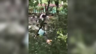 Học sinh 16 tuổi lên ra sau trường cho bạn trai doggy địt nhau như khỉ ngoài vườn