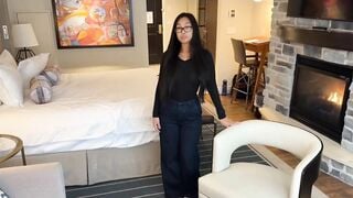 Xuất lên ngực teen xinh da bánh mật mình dây quyến rũ
