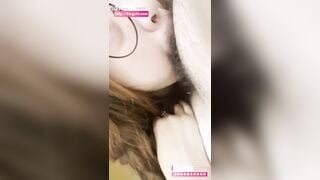 Nữ sv đeo kính với vẻ ngoài ngoan ngoãn thực chất là con đĩ thích ngậm cả dương vật