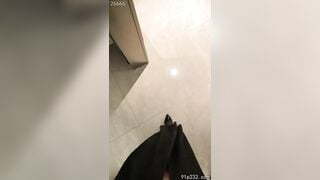 E teen hàng ngon đứng trc gương show hàng dâm r bò sang bú cu chổng mông cho a địt
