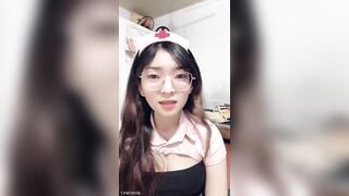 ngoanxinhiu e teen y tá live app show quả ngực siêu bự trắng múp của mình
