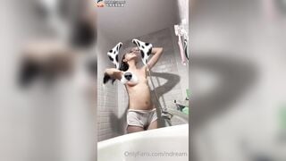 Onlyfan ndream e teen dâm vừa đi tắm vừa show hàng đầu ti lép trông buồn cười vcl