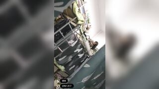 mấy em sinh viên ở ký túc xá toàn cưởi chuồng đi ngủ thế này sao