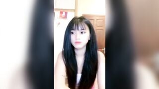 em không xinh thì còn ai xinh nữa , anh vô cho tiền em làm vú đi