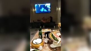 Buổi tiệc thác loạn trong KTV,các em nhân viên cởi đồ show hàng nhảy cực nứng
