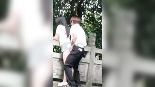 2 em teen kéo váy chịch luôn ở công viên