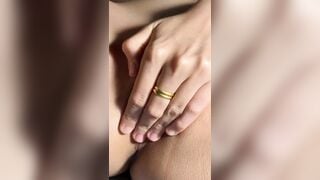 lồn e sinh viên đẹp nhưng em vẫn ngại không cho anh nhìn lồn