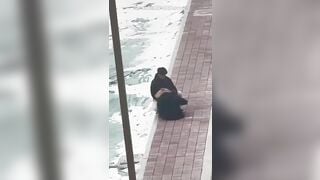 Cách anh ấy quan tâm người yêu là tụt quần người yêu cho cả thế giới xem mông đít