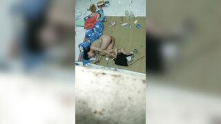 Trèo tường quay lén em sinh viên phòng bên nằm trg phòng khỏa thân banh háng ra