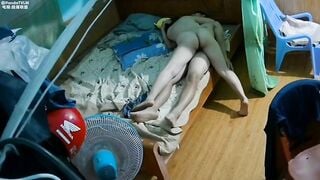 Không biết xấu hổ . Trong ngày, khi chồng đi làm, cô ngoại tình với đồng nghiệp