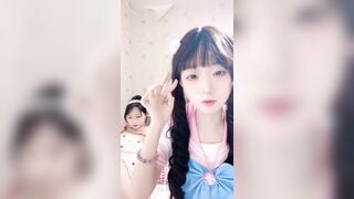 Phòng live của 2 em teen mới lớn cực xinh siêu dâm tập tành livetream show hàng ngon2