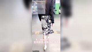 Dâm nữ k mặc đồ lót mang sextoy vào lồn đi gặp a mà nứng chịu k nổi móc lồn public