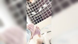 Quay lén quần lót em teen mông to bên trong trung tâm thương mại
