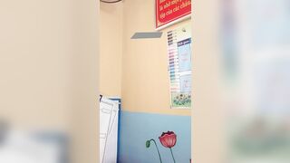 Thêm một cô giáo thủ dâm khi đang dạy học