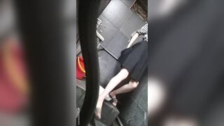 quay lén nhà vệ sinh nữ trong trung tâm thương mại đi đái hồi hộp quá - phần 26