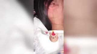 Đụ nhỏ bạn học cùng 16 tuổi trong phòng nhà bạn,thì bị mẹ bạn phát hiện bắt tại trận.