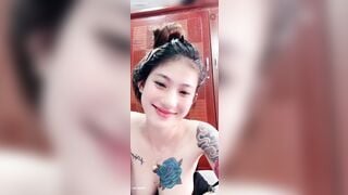 Idol tiktok Huỳnh Bảo Trân livetream show hàng xoa bóp cặp vú cực căng tròn p3