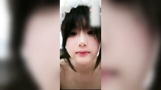 Em gái 17 tuổi nứng lồn móc điện thoại call sex với bạn trai.