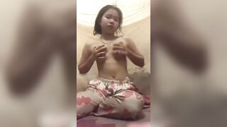 Teen non tơ miền tây xoa vú xoa lồn nứng ko chịu nổi (Teen,loli)