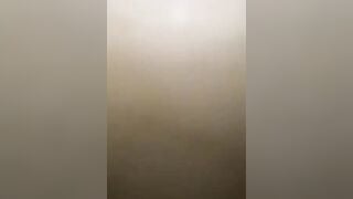 Tốt nghiệp 12 nên 3 em học sinh dắt nhau vào toilet trường học đụ nhau tập thể.