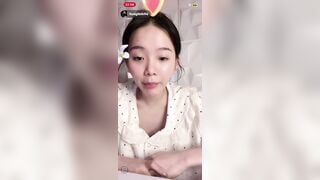 Em hàng vú bự Việt Nam cực dâm livetream trên tiktok show cả vú với đầu ti
