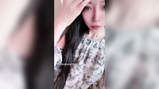 wataa Trên xe buýt trêu chọc anh chàng đẹp trai    Anh ấy bảo không nhịn được nữa