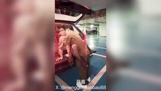 Trong bãi đỗ xe anh trai đã đè tôi lên xe mà đụ... 【Phiên bản đầy đủ ở trang chủ ghim