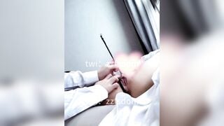 Dùng bút lông cù loét hột le cho em hầu gái vú bự sướng co giật banh lồn cho a xoa