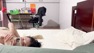 Được em họ 17 tuổi cho đụ đang đụ thì rút cặc ra móc lồn con bé ko thương tiếc.
