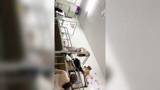 Cô nàng xấu tính quay lén các cô b sinh viên vú bự cùng phòng thay đồ trg ktx