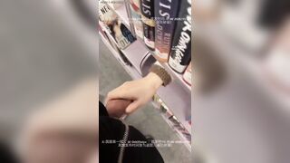 Thư viện góc khuất, sách sinh lý lật đến chương sinh sản, tôi đã ướt sũng.