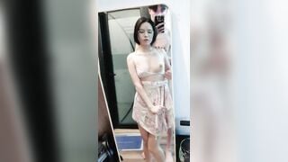 Hình ảnh dân đãng của ẻm họ 17 tuổi khi bị anh trai đụ trước gương quá sức hút.
