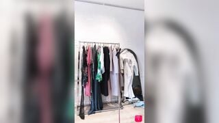 Livestream Bán quần áo, Chủ shop thay đồ Lộ Vú Loli trong Gương