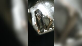 Quay lén lồn chị gái xin vào nhà đái nhờ trước khi đái chụp hình lồn vừa đái vừa móc.