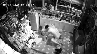 Tiệm thuốc tây bất ổn ăn với địt là chính bán thuốc là phụ - phần 4