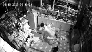 Tiệm thuốc tây bất ổn ăn với địt là chính bán thuốc là phụ - phần 4