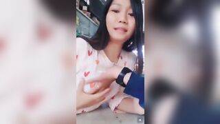 Nữ y sĩ xinh đẹp bán thuốc nhưng để cho trai bóp vú tại vầy thuốc.