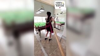 Lâu lâu em mới từ trên bản xuống chơi bi-a mà các a cứ trêu mãi thôi