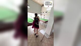 Lâu lâu em mới từ trên bản xuống chơi bi-a mà các a cứ trêu mãi thôi