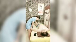 Nữ bác sĩ đông y ko vượt qua cám dỗ khi bị sờ mó liên tục đã đụ với bệnh nhân.