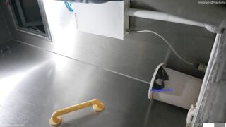 Cam kín quay lén các em teen TQ xinh đẹp đi đái trong nhà vệ sinh công cộng #7