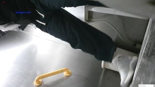 Cam kín quay lén các em teen TQ xinh đẹp đi đái trong nhà vệ sinh công cộng #8