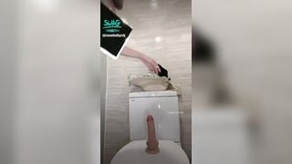 E Rosababy dâm ra quán nc rồi vào nhà vệ sinh quán ngồi live móc lồn sướng lè lưỡi #2